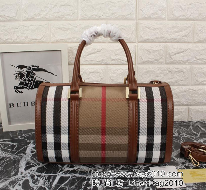 BURBERRY巴寶莉 經典款 巴寶莉專用格子布配臻選光滑小牛皮枕頭包 39141  Bhq1025